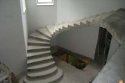 Изогнутая монолитная лестница - foto 0
